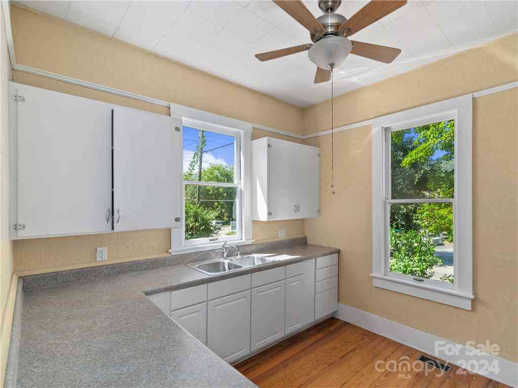 99 Walnut Street, Waynesville, North Carolina image 17