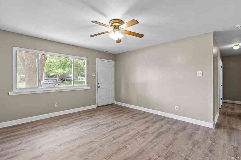 1395 Bluebird Drive, Florissant, Missouri image 7