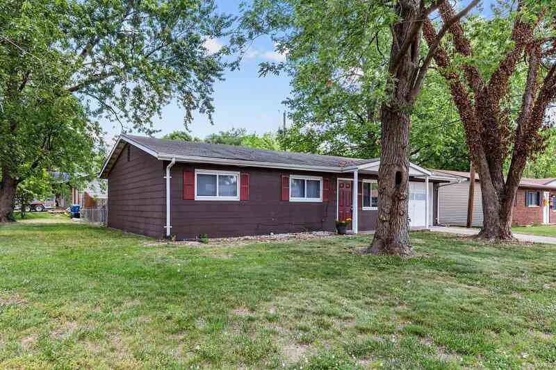 1395 Bluebird Drive, Florissant, Missouri image 2