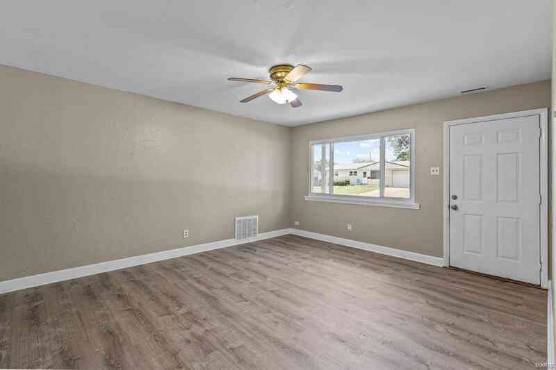 1395 Bluebird Drive, Florissant, Missouri image 13