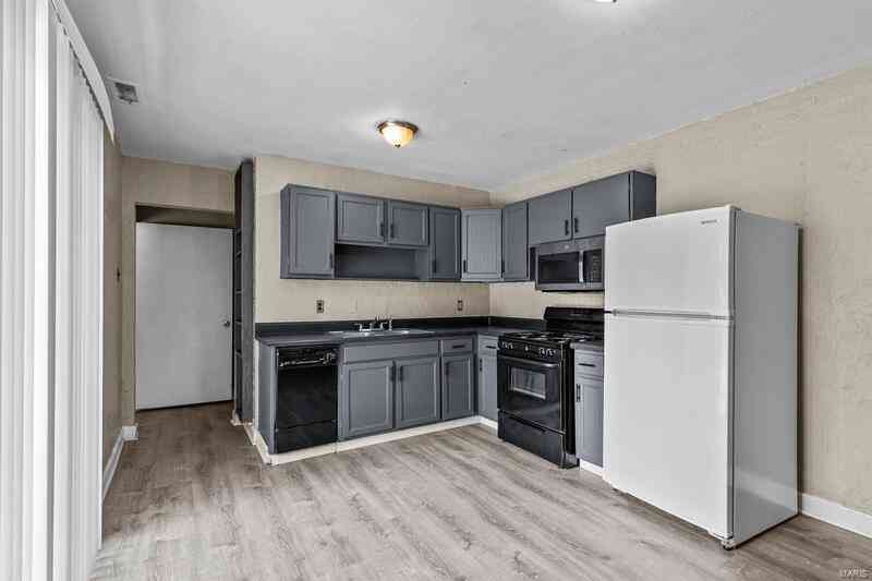 1395 Bluebird Drive, Florissant, Missouri image 3