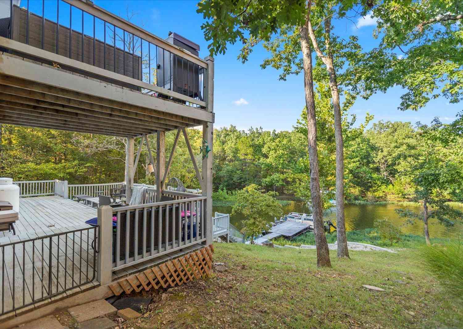 1077 S Lakeview Drive, De Soto, Missouri image 9