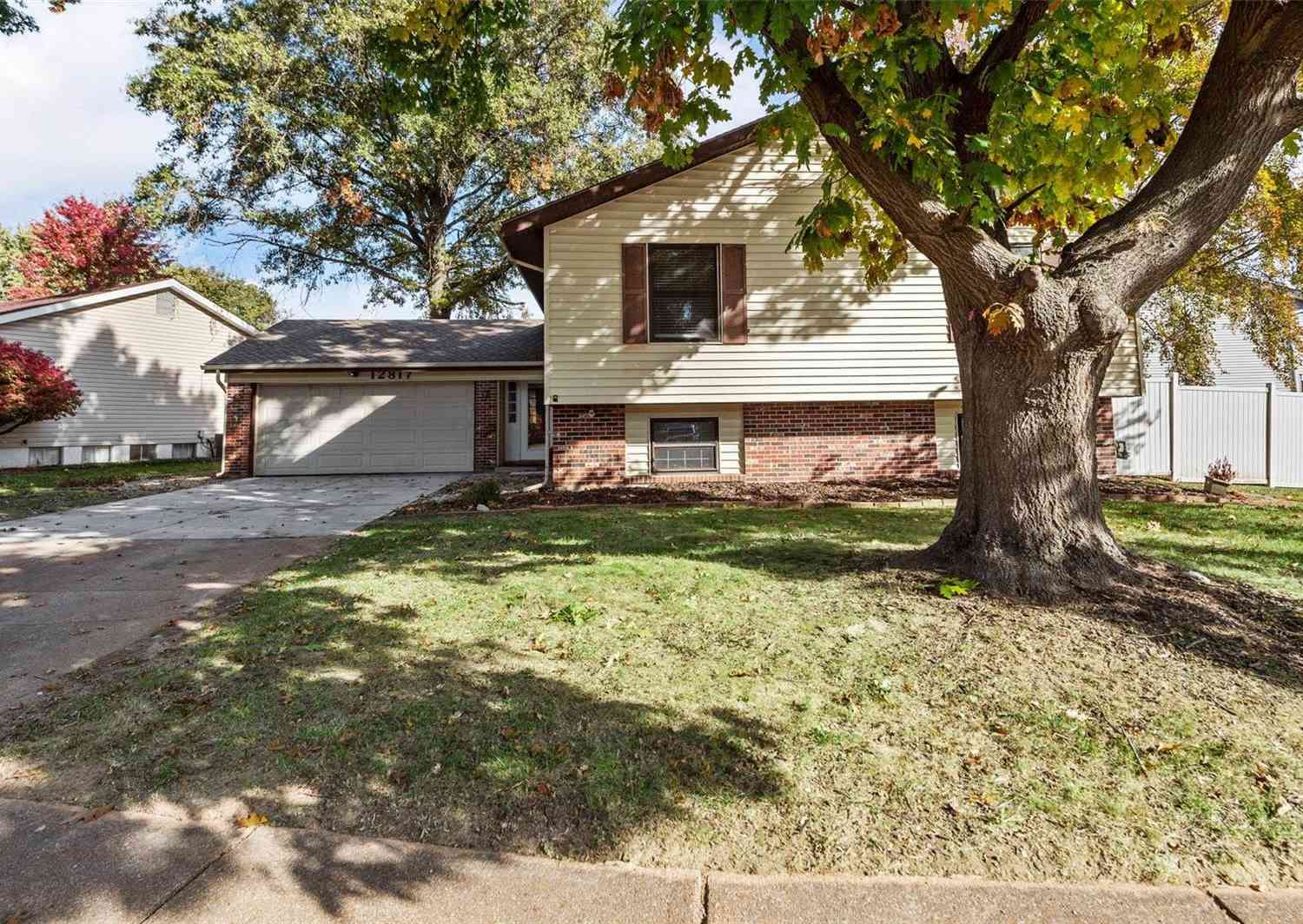 12817 Sandfield Drive, Saint Louis, Missouri image 2