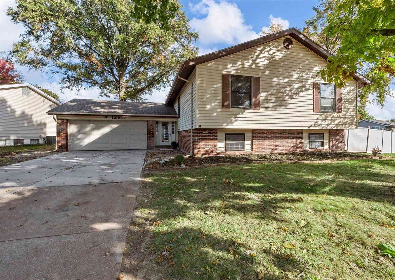 12817 Sandfield Drive, Saint Louis, Missouri image 1