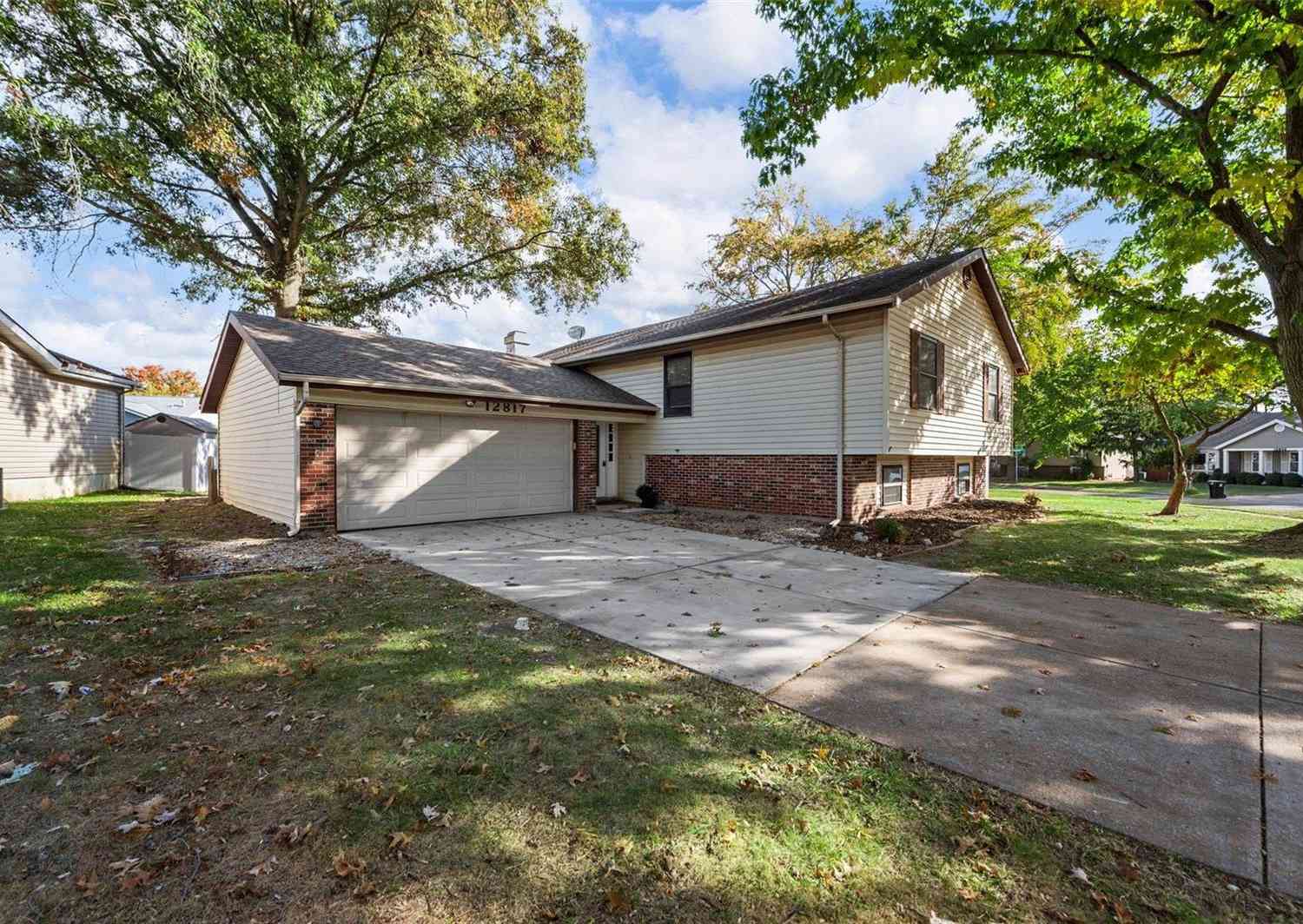 12817 Sandfield Drive, Saint Louis, Missouri image 3