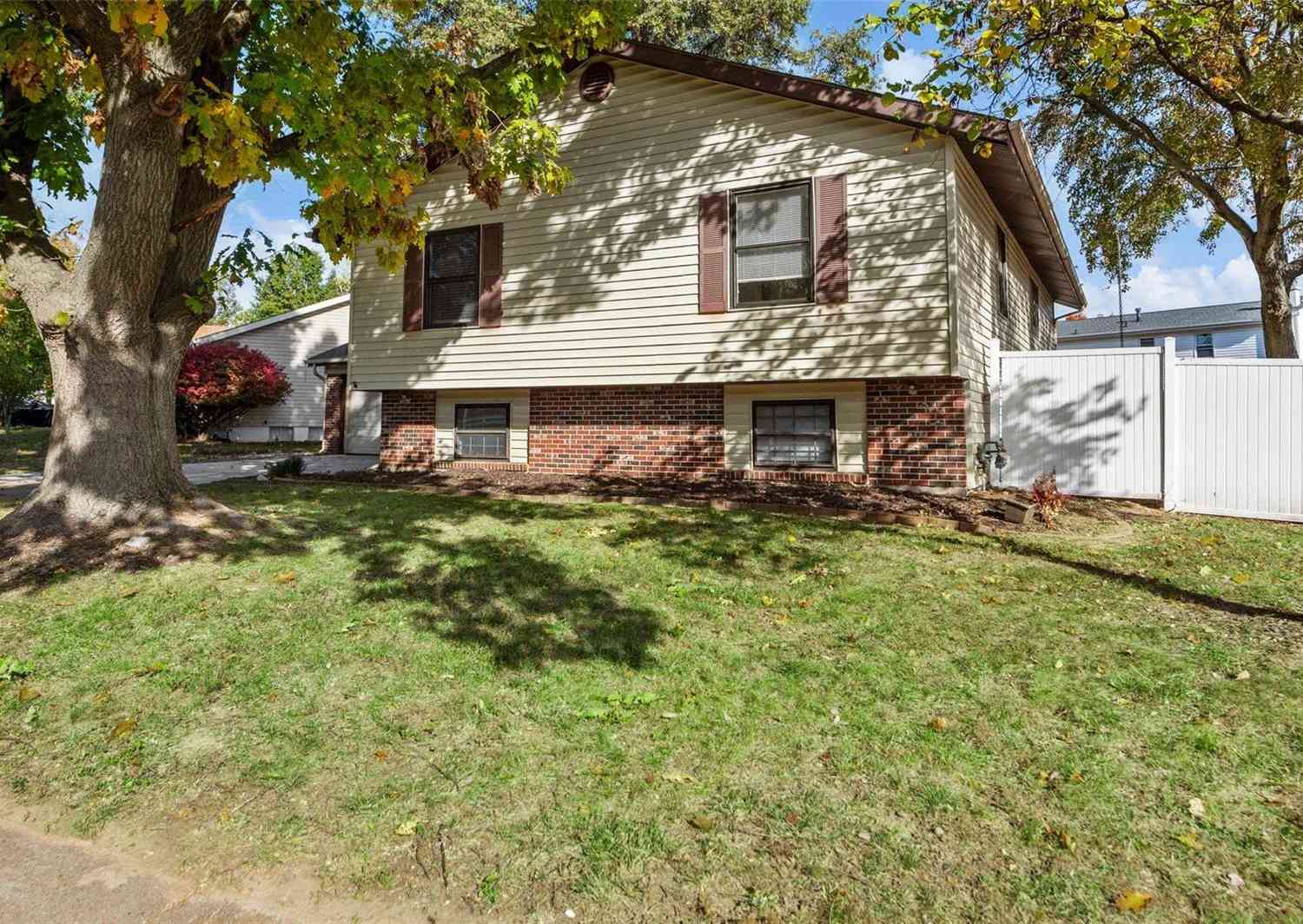 12817 Sandfield Drive, Saint Louis, Missouri image 4