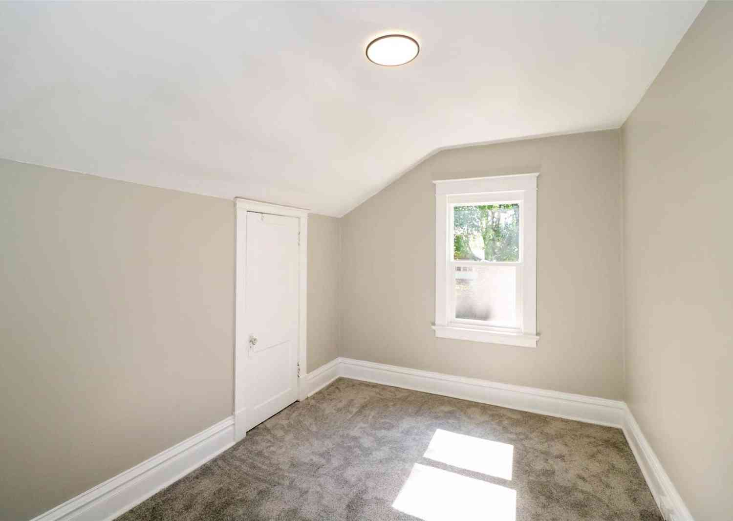 8820 Windom Avenue, Saint Louis, Missouri image 24
