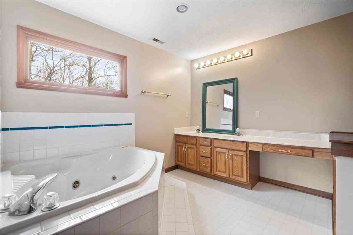 8801 Traders Landing, Brownsburg, Indiana image 35