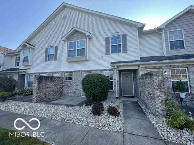 703 Blackthorne Trail, Plainfield, Indiana image 2