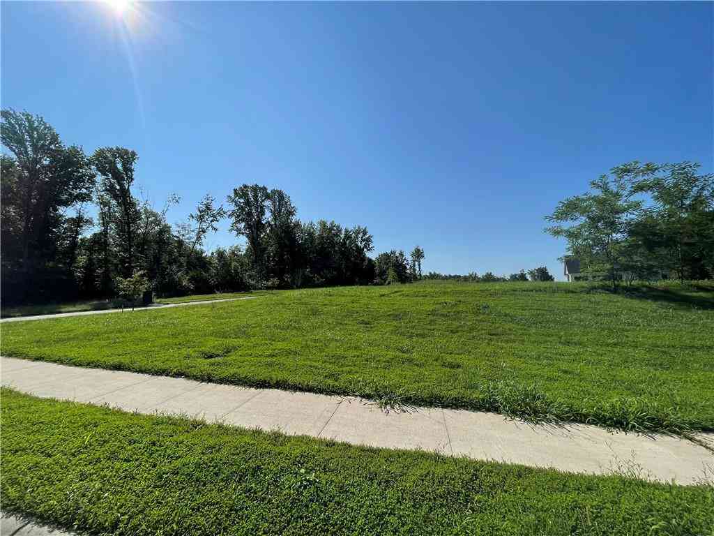 1832 Tipton Pointe Court, Columbus, Indiana image 8