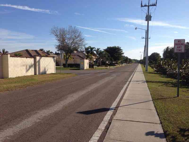 12952 SW Doug Drive, LAKE SUZY, Florida image 11