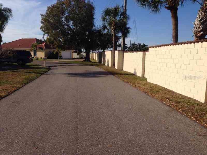 12952 SW Doug Drive, LAKE SUZY, Florida image 9
