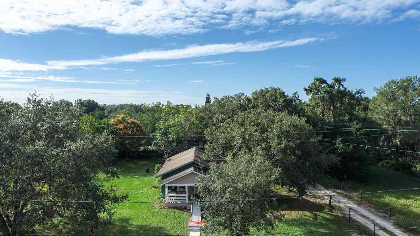 9358 Harney Road, THONOTOSASSA, Florida image 8