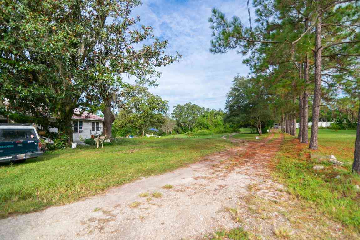 9358 Harney Road, THONOTOSASSA, Florida image 2