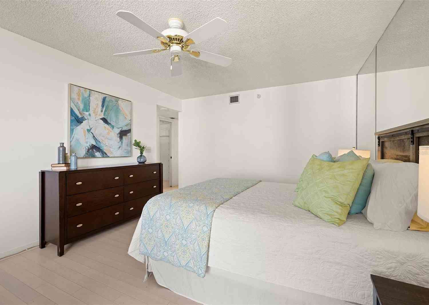 5940 Pelican Bay Plaza #1204, GULFPORT, Florida image 23