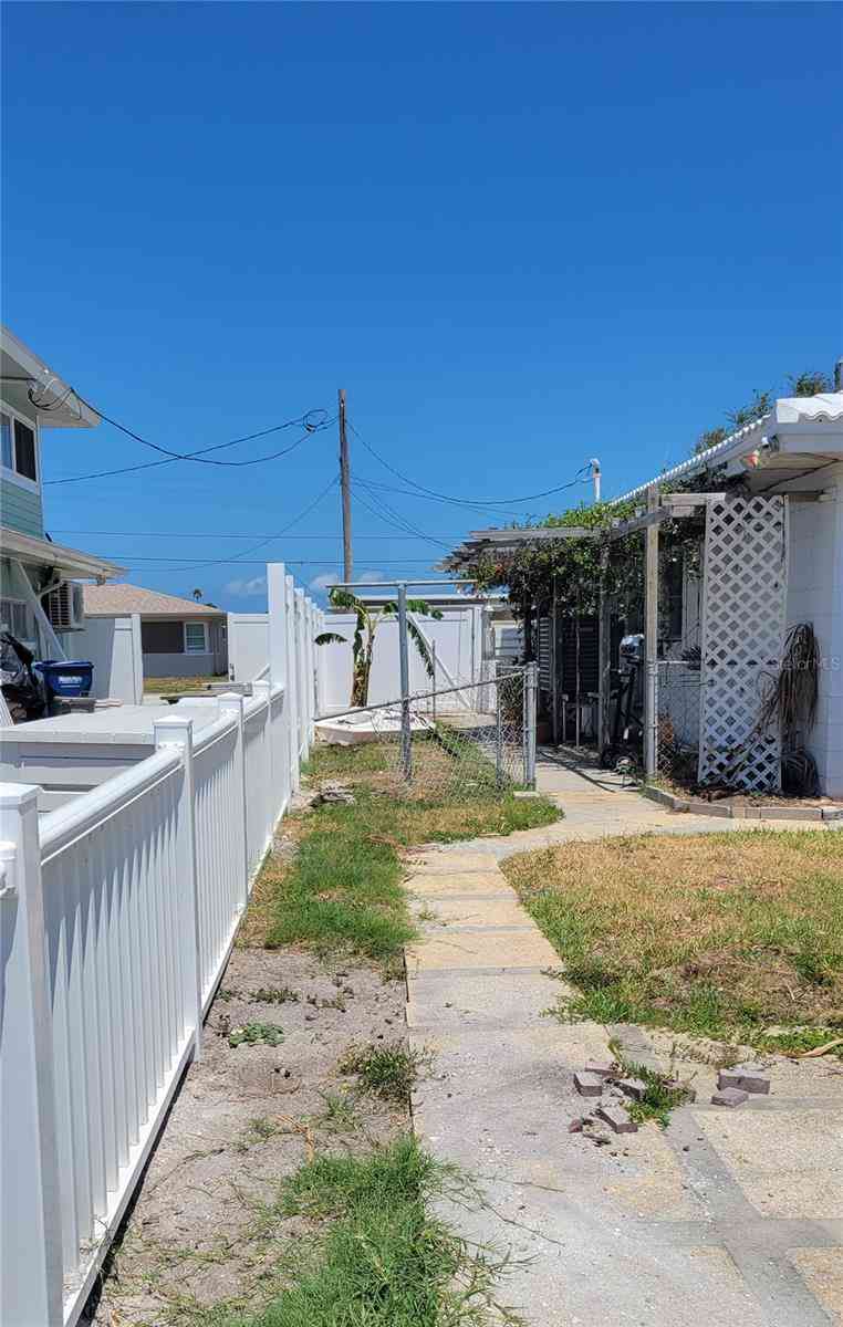 15318 Harbor Drive, MadeiraBeach, Florida image 8