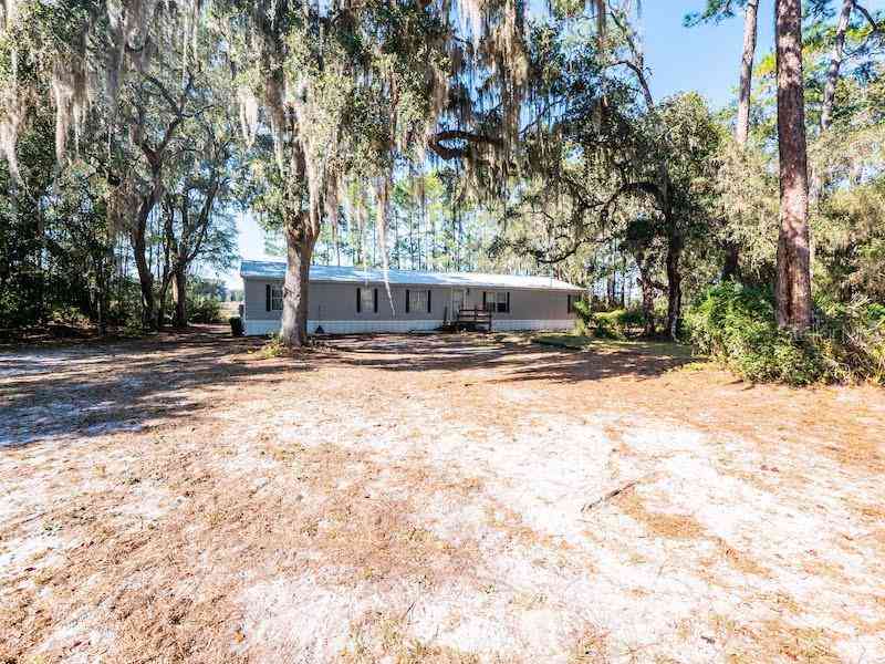 23720 NE 130th Court Road, FORT MC COY, Florida image 2