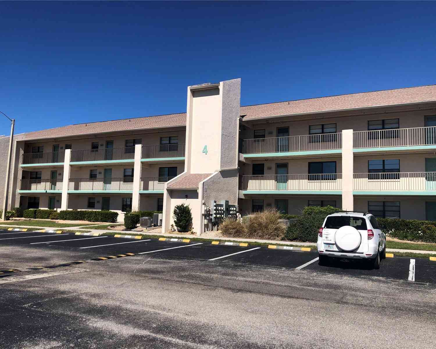 175 Kings Highway #411, PUNTA GORDA, Florida image 1