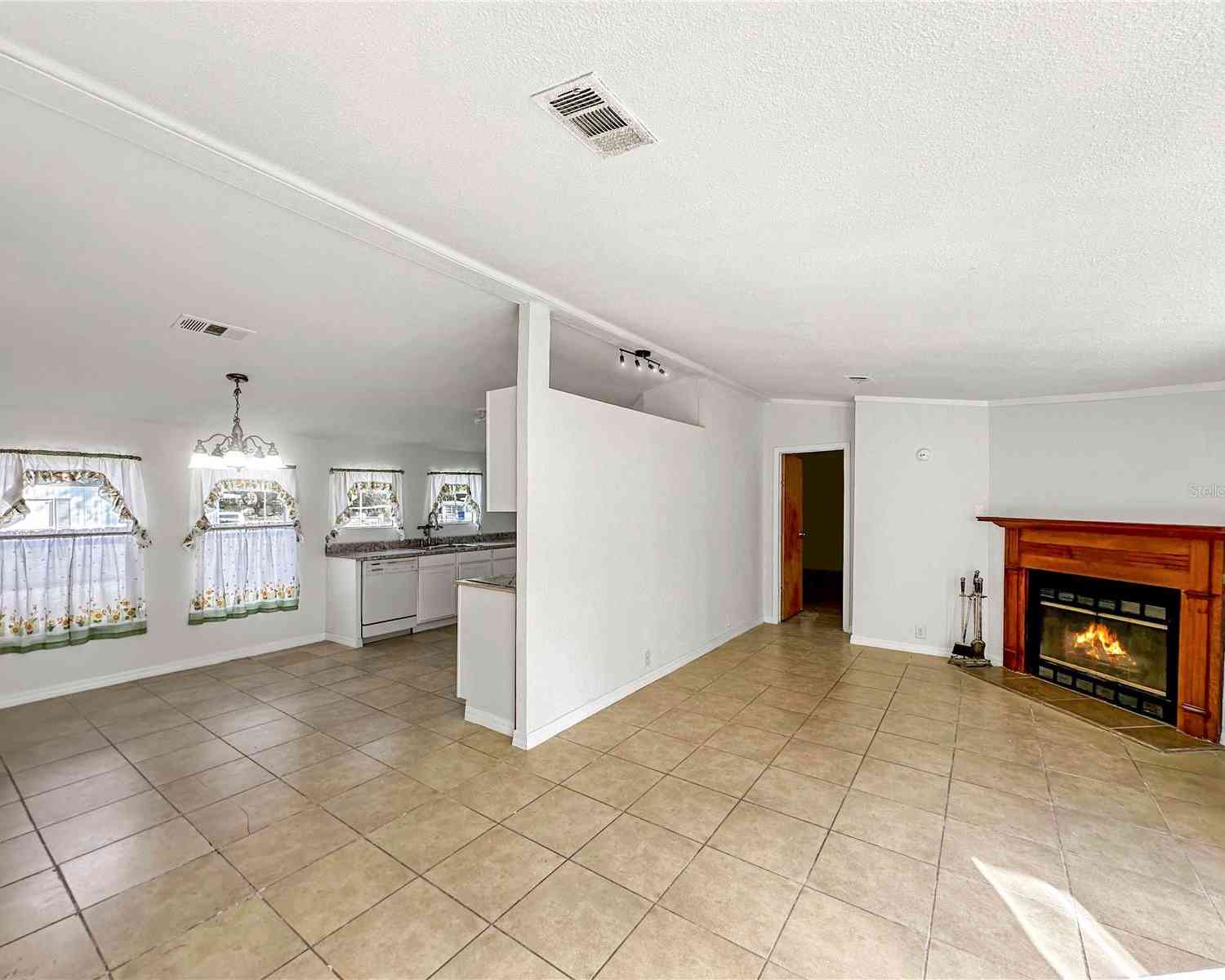 18601 SE 24th Lane, OCKLAWAHA, Florida image 3