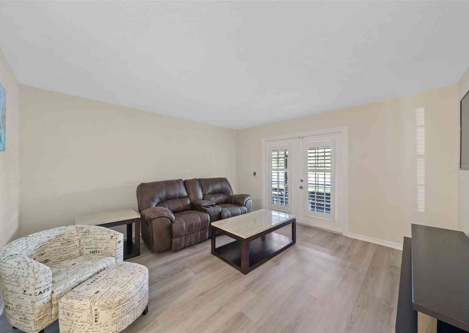 653 Timber Pond Drive, BRANDON, Florida image 3