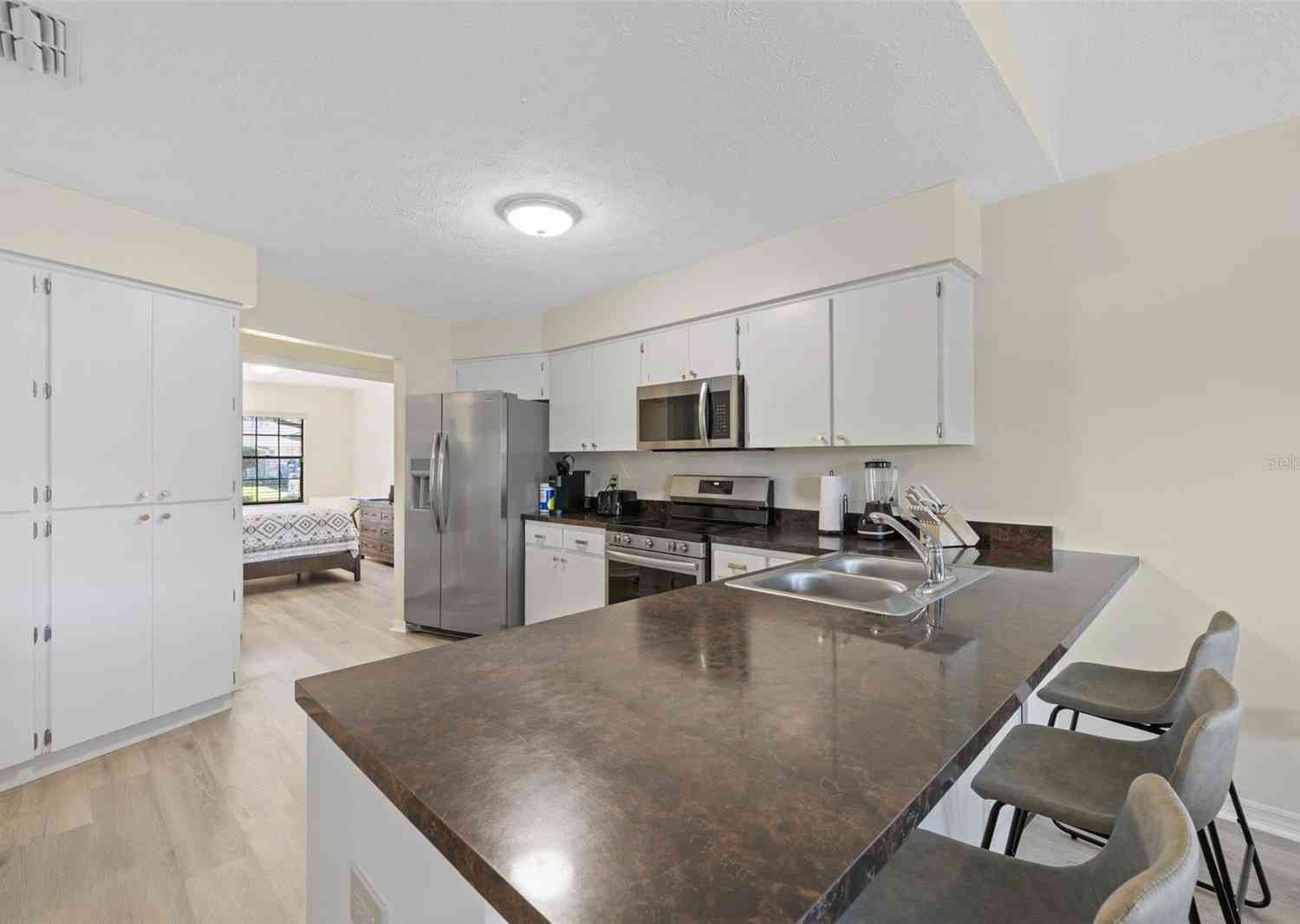 653 Timber Pond Drive, BRANDON, Florida image 19