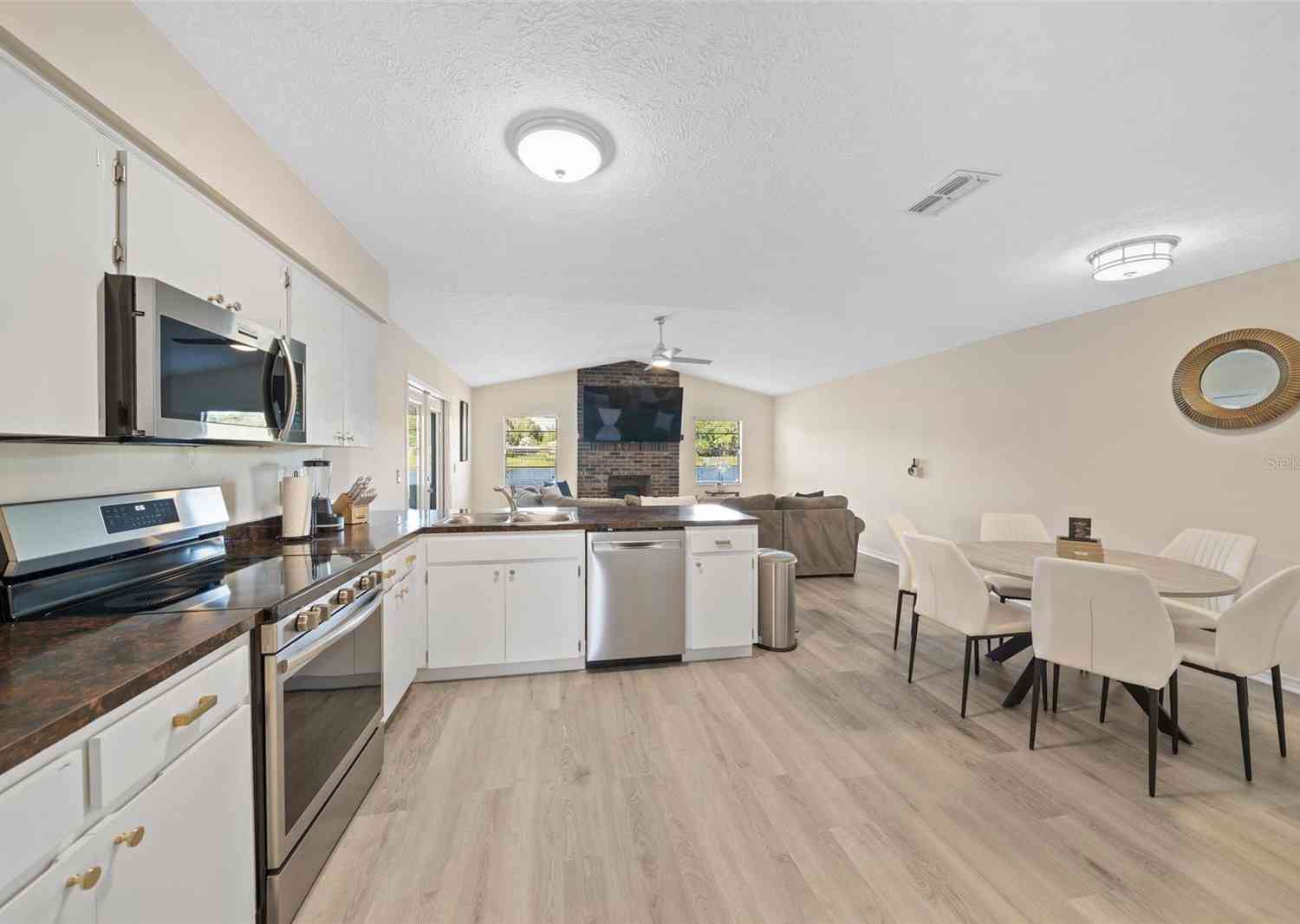 653 Timber Pond Drive, BRANDON, Florida image 17