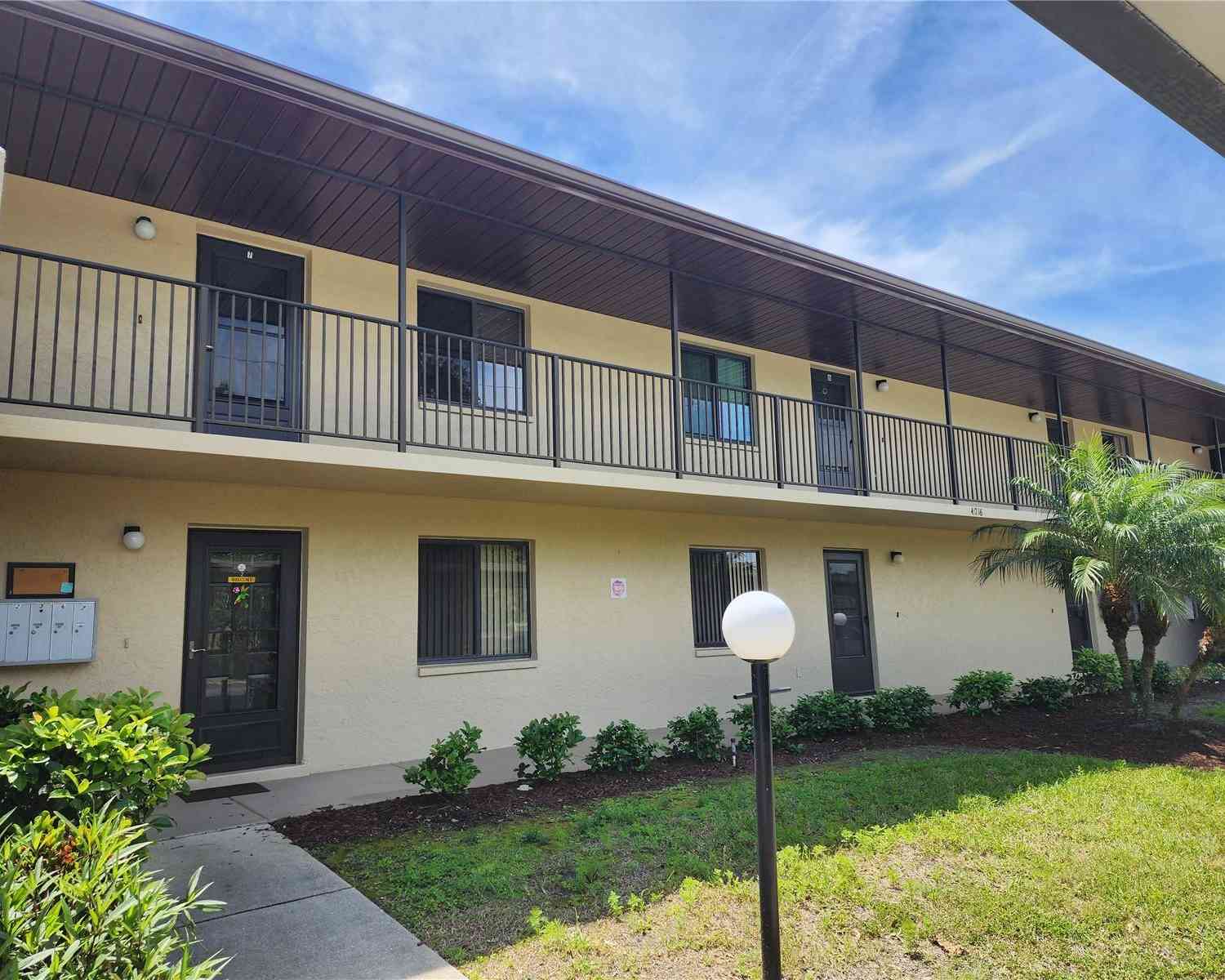 4016 Oakview Drive #J8, PUNTA GORDA, Florida image 1