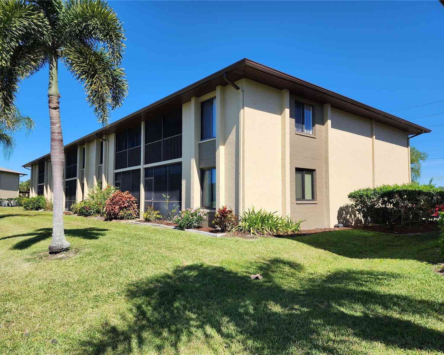 4016 Oakview Drive #J8, PUNTA GORDA, Florida image 2