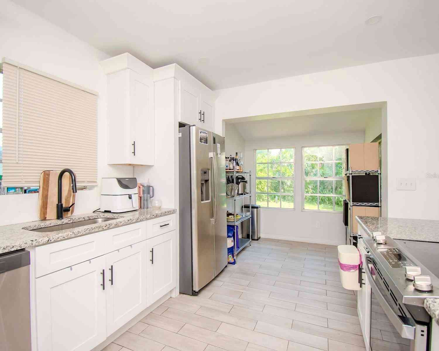 615 Carolyn Drive, BRANDON, Florida image 5