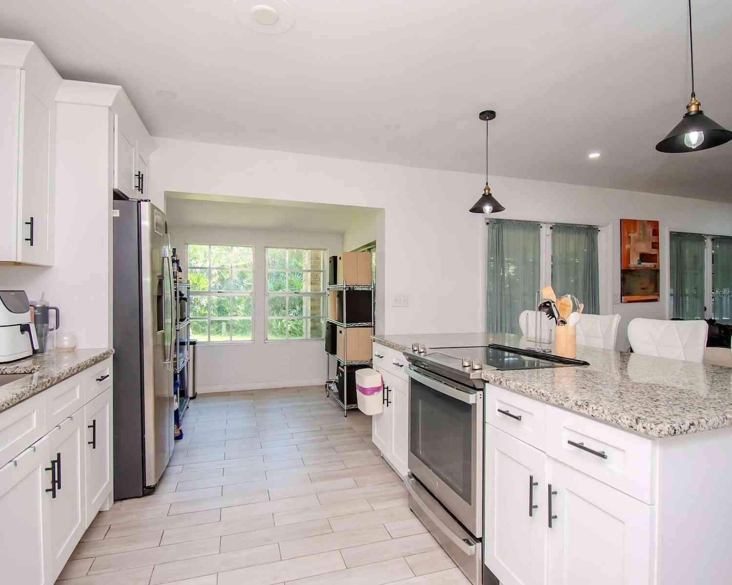 615 Carolyn Drive, BRANDON, Florida image 6