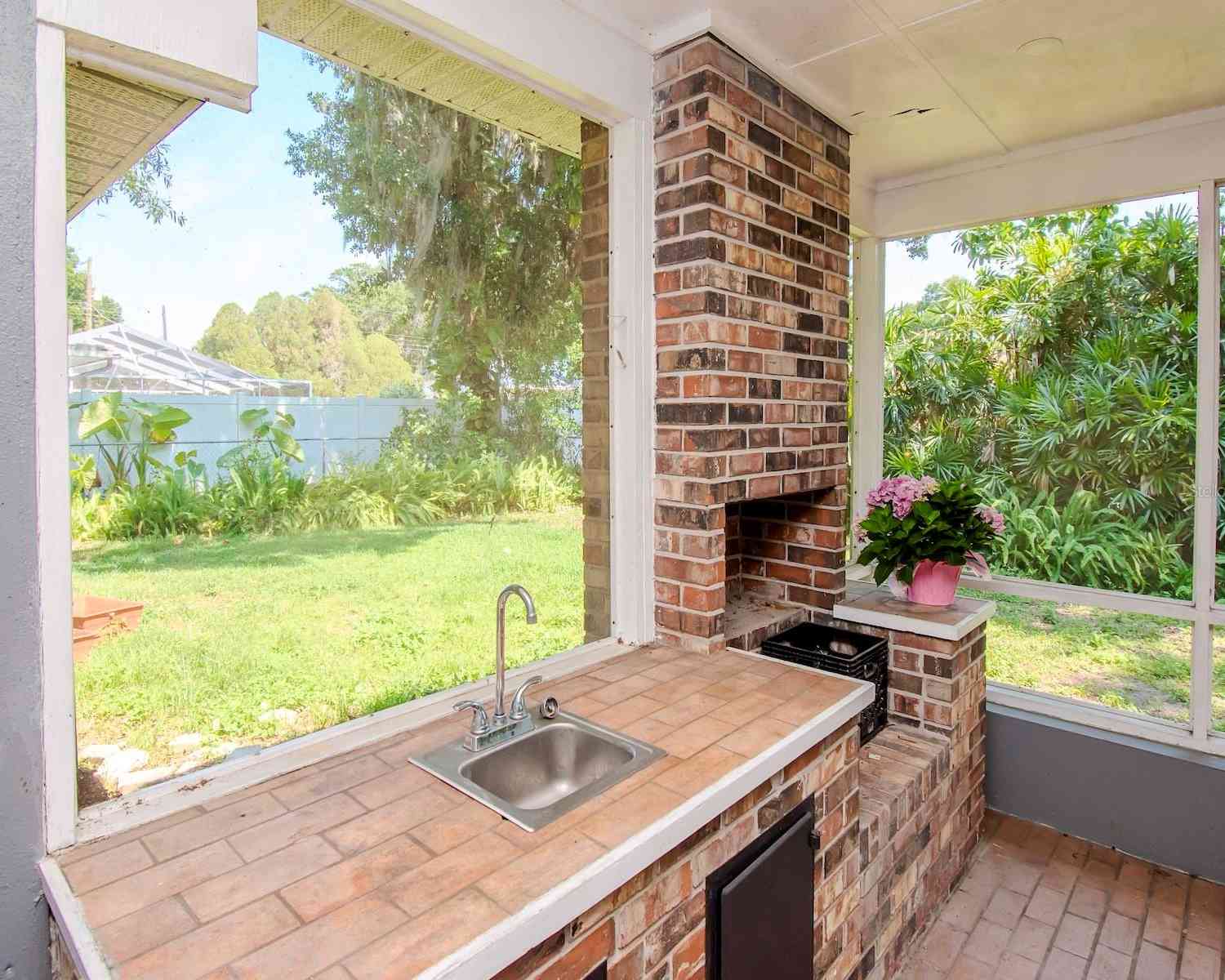 615 Carolyn Drive, BRANDON, Florida image 25