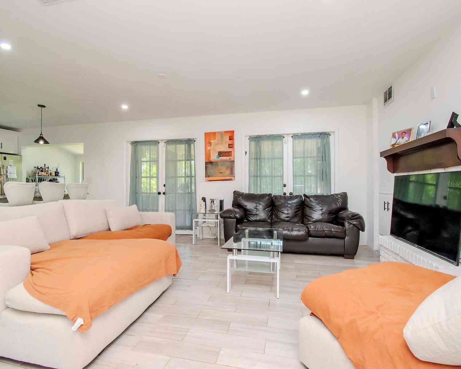 615 Carolyn Drive, BRANDON, Florida image 12