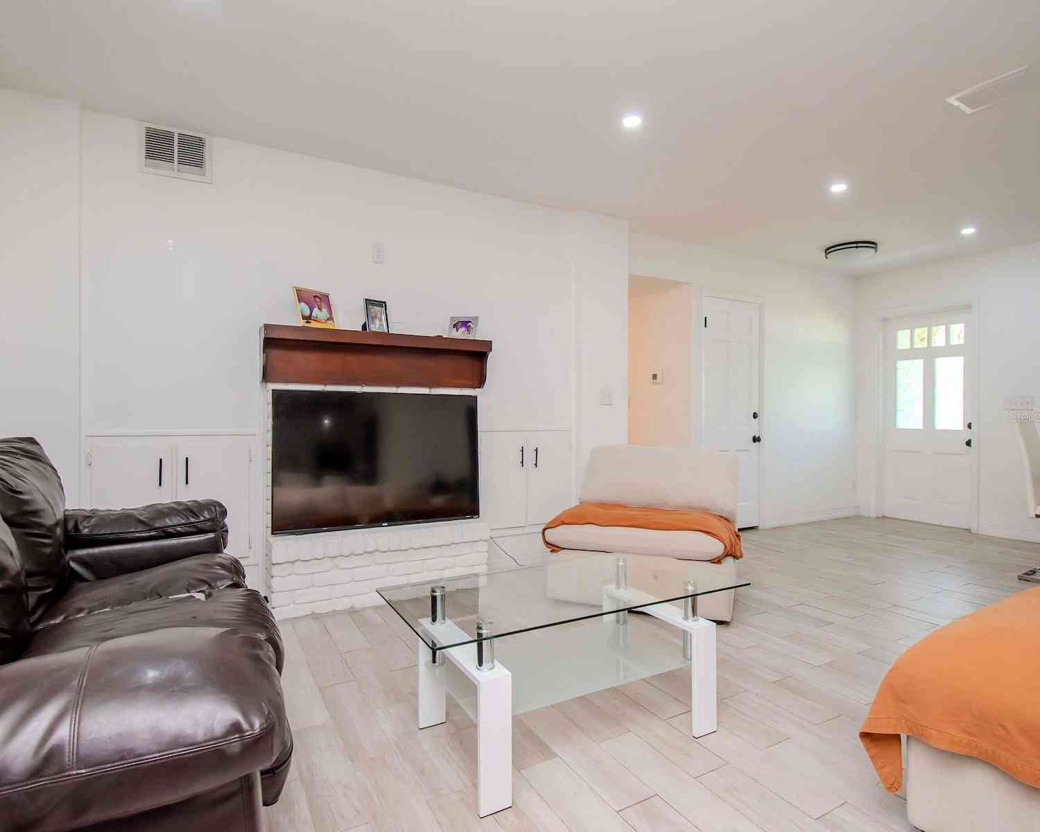 615 Carolyn Drive, BRANDON, Florida image 13