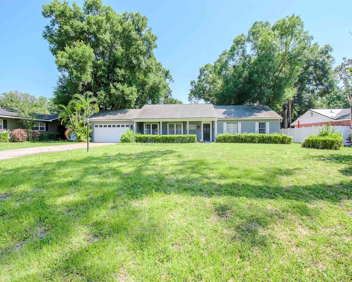 615 Carolyn Drive, BRANDON, Florida image 1