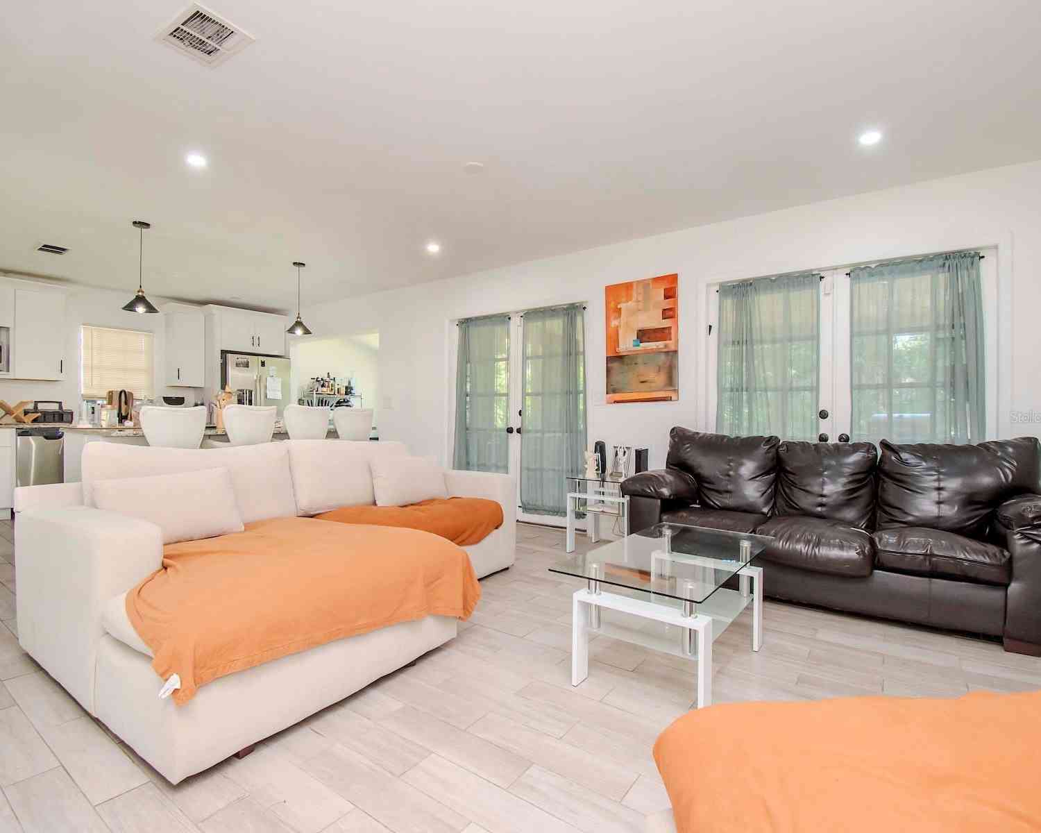 615 Carolyn Drive, BRANDON, Florida image 11