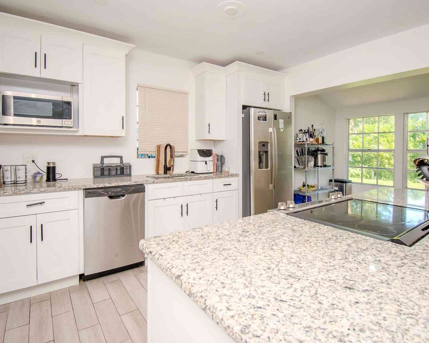 615 Carolyn Drive, BRANDON, Florida image 4