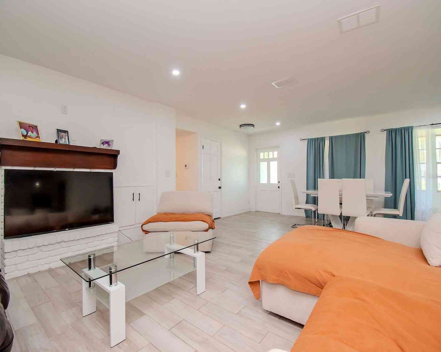 615 Carolyn Drive, BRANDON, Florida image 14