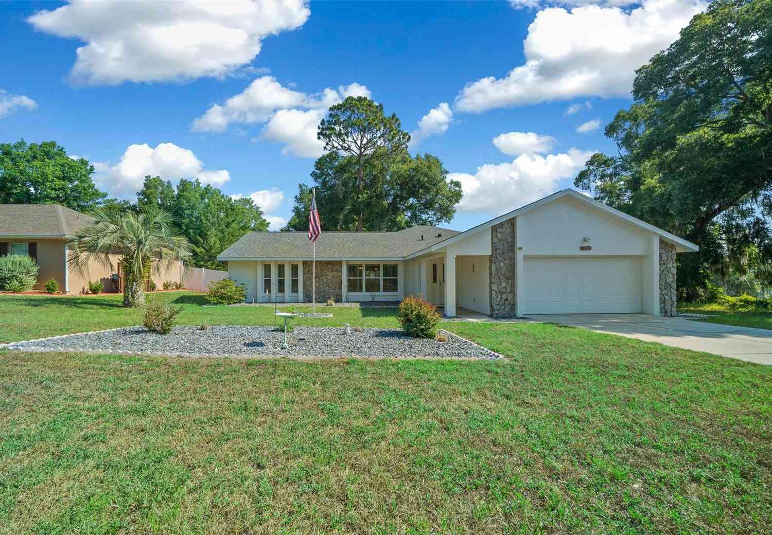 13027 NE 7th Loop, SILVER SPRINGS, Florida image 1