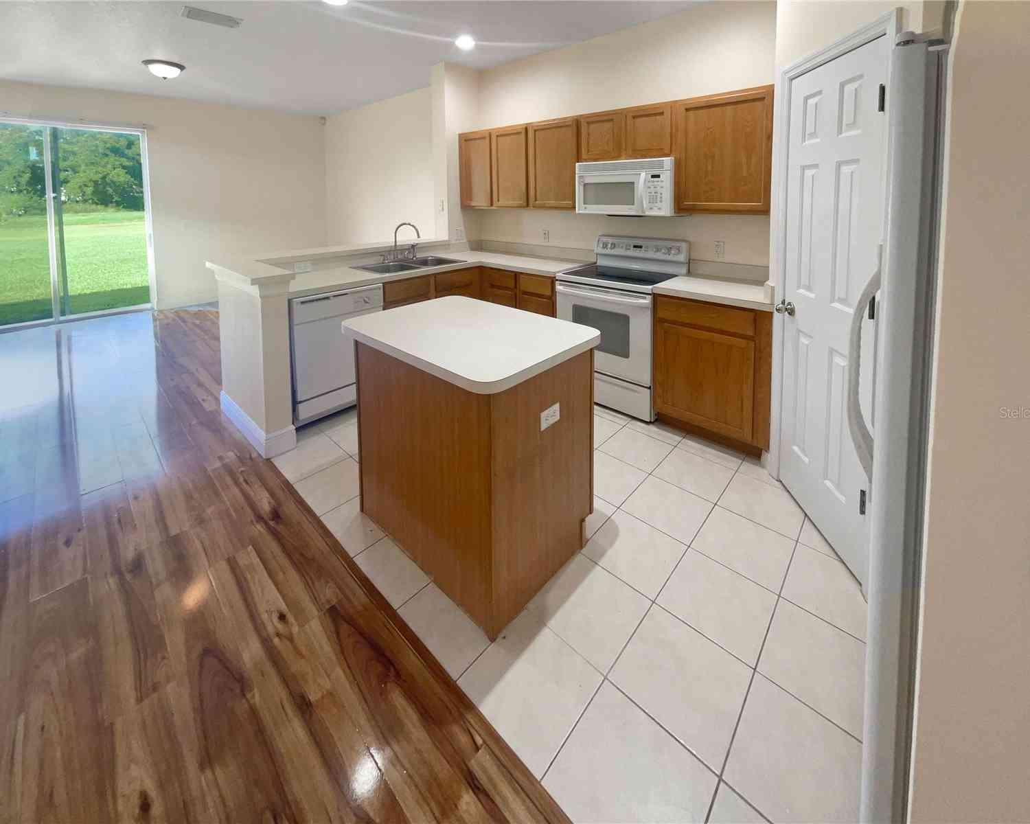 8882 Christie Drive, LARGO, Florida image 8