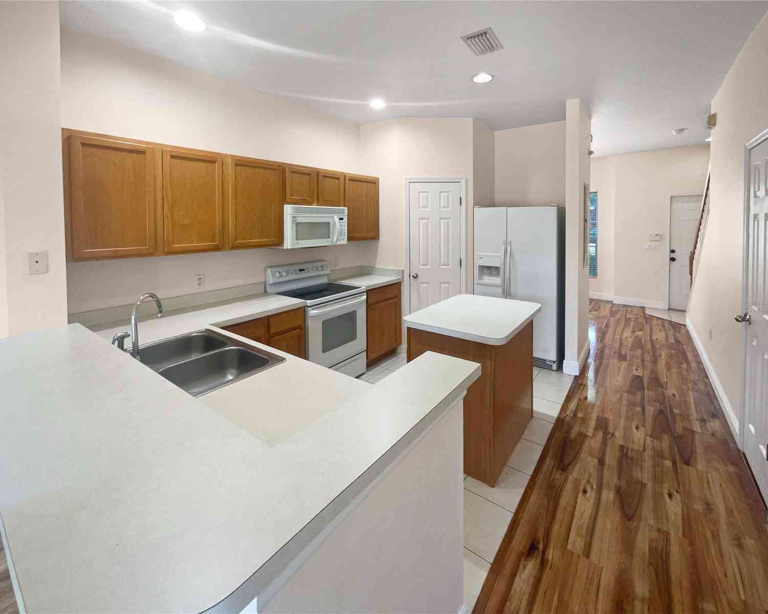 8882 Christie Drive, LARGO, Florida image 10