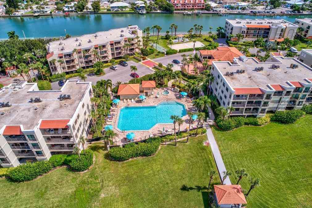 7532 Bayshore Drive #205, Treasure Island, Florida image 2