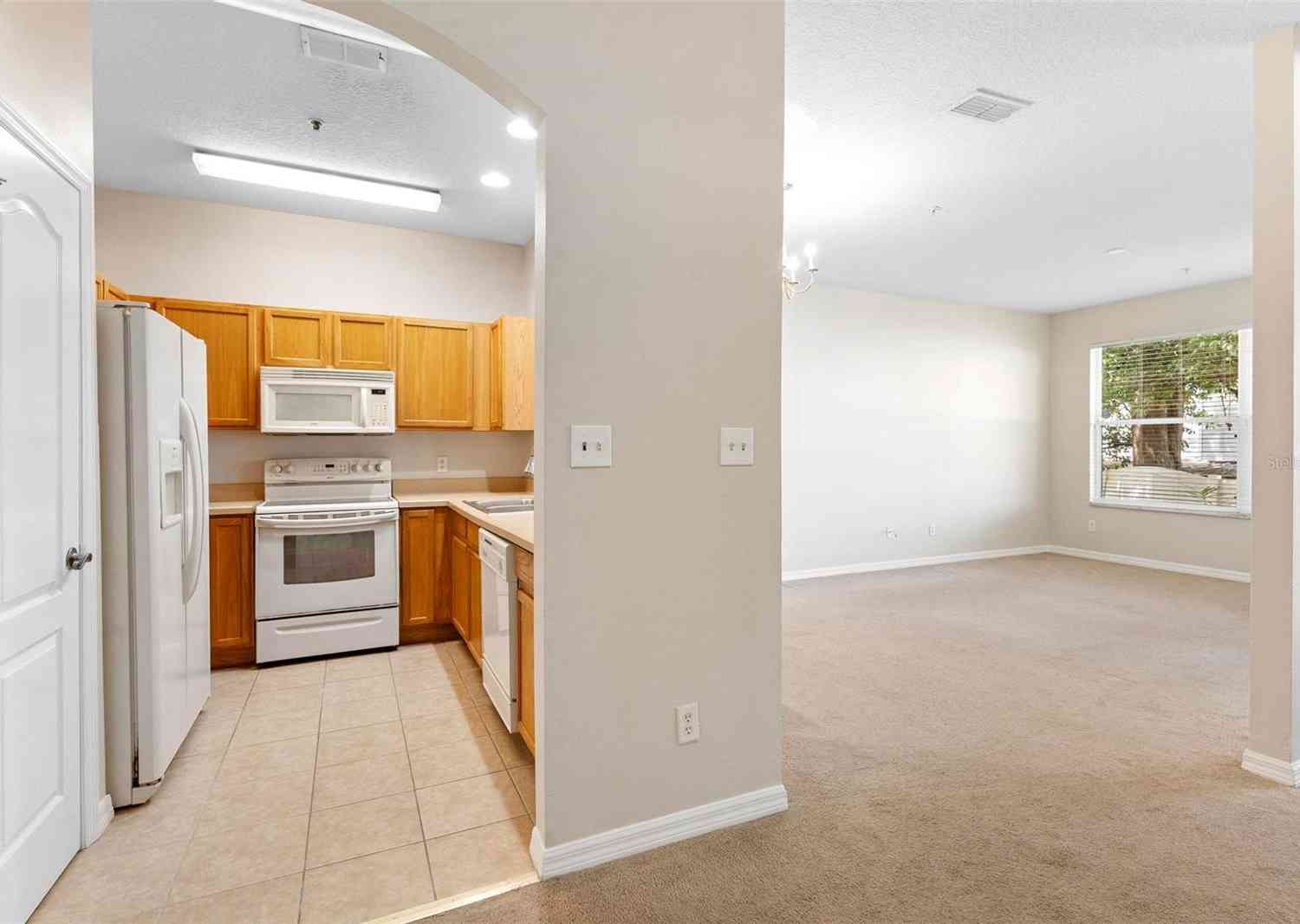 561 Majestic Way, ALTAMONTE SPRINGS, Florida image 13