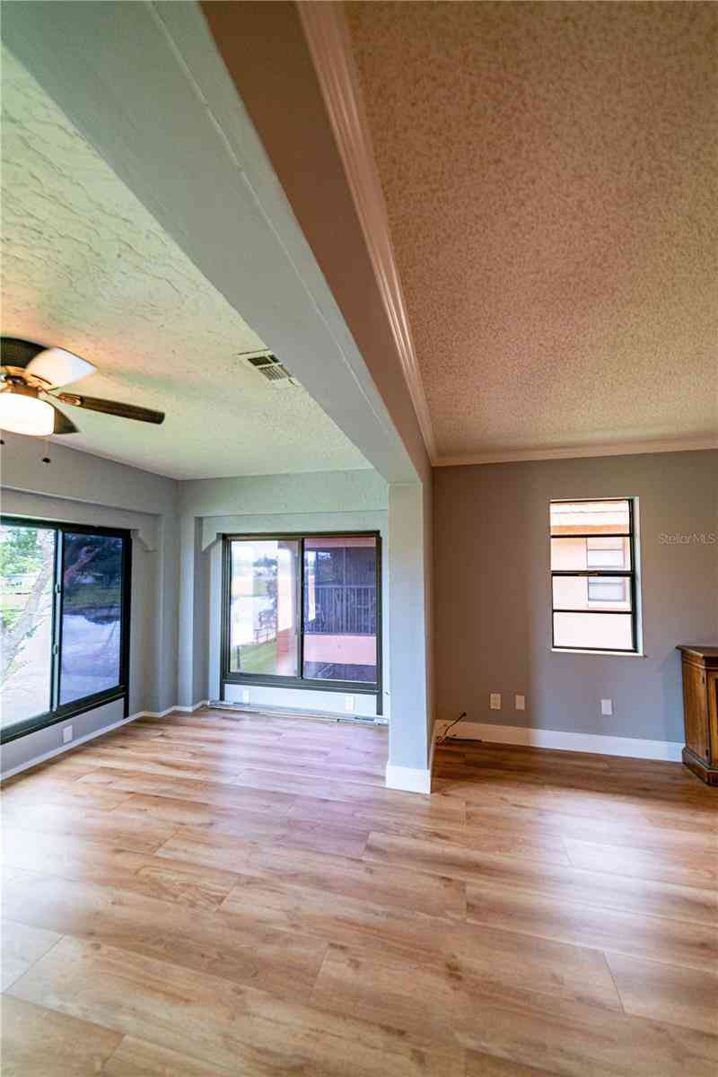 10196 Seminole Island Drive, LARGO, Florida image 6