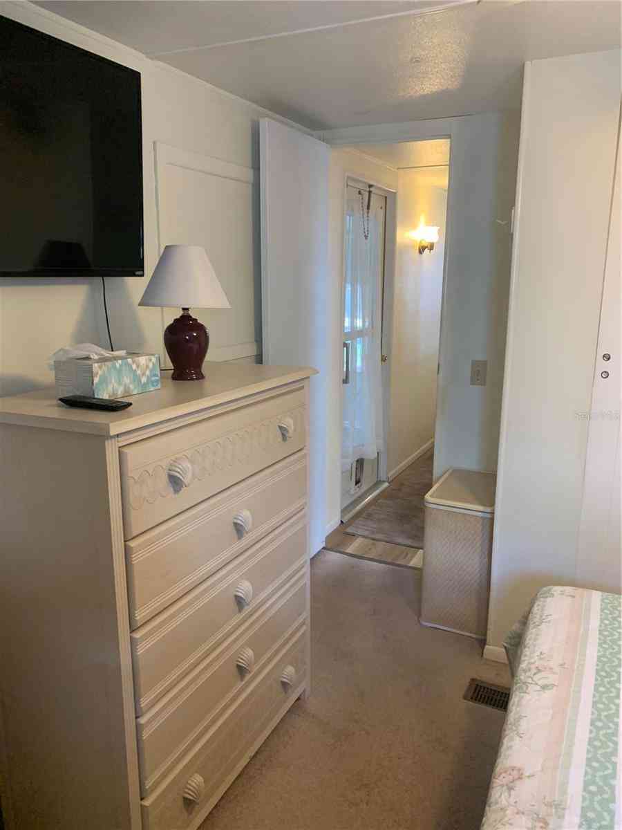 10412 Holiday Shores Drive, LARGO, Florida image 15