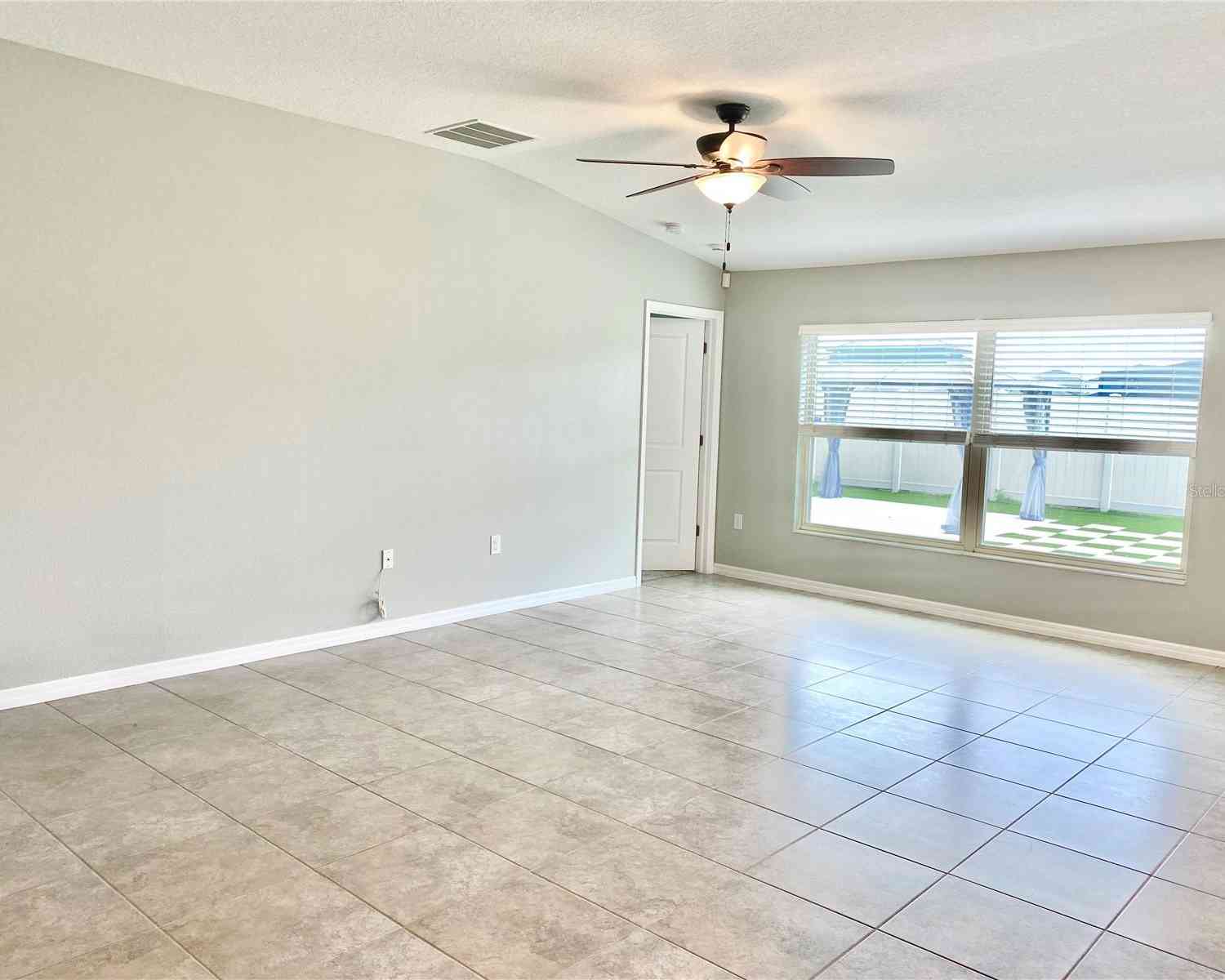 9607 Lemon Drop Loop, RUSKIN, Florida image 4