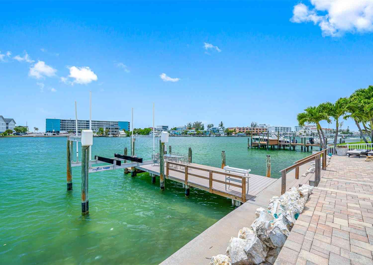 10038 S Yacht Club Drive, Treasure Island, Florida image 63