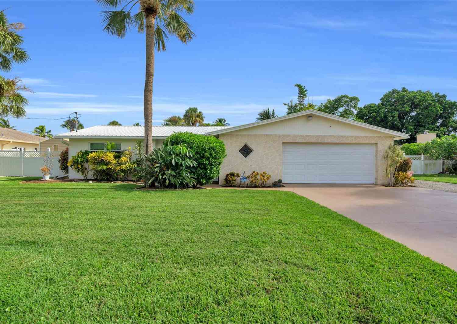 1815 Whitecap Circle, NORTH FORT MYERS, Florida image 2