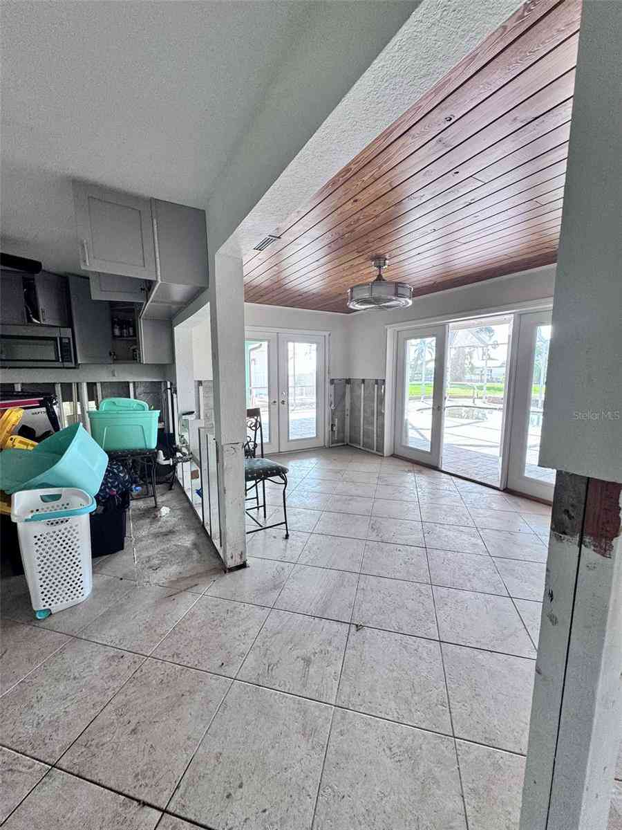 1815 Whitecap Circle, NORTH FORT MYERS, Florida image 18