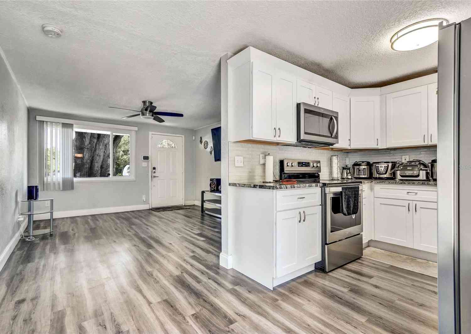 8996 Southern Comfort, LARGO, Florida image 11