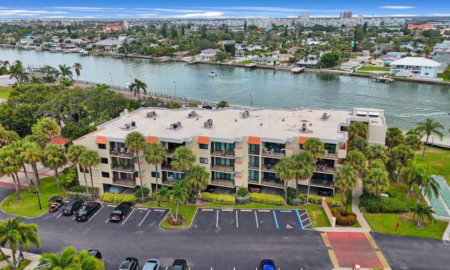 7537 Bayshore Drive #303, Treasure Island, Florida image 3